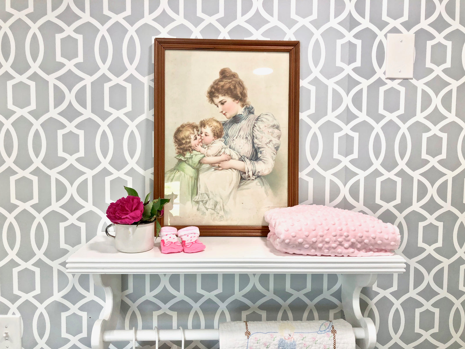 Shelf with hanging rod